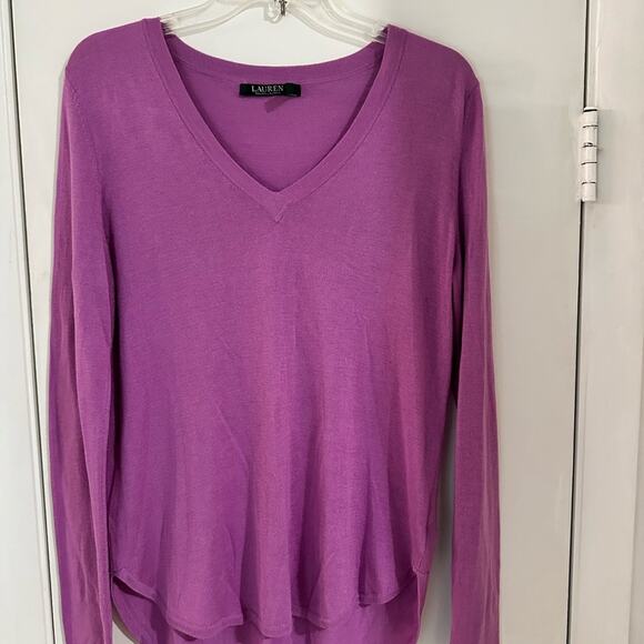 Lauren Ralph Lauren Purple Silk Blend Sweater V Neckline Size Medium Lightweight - Picture 2 of 9